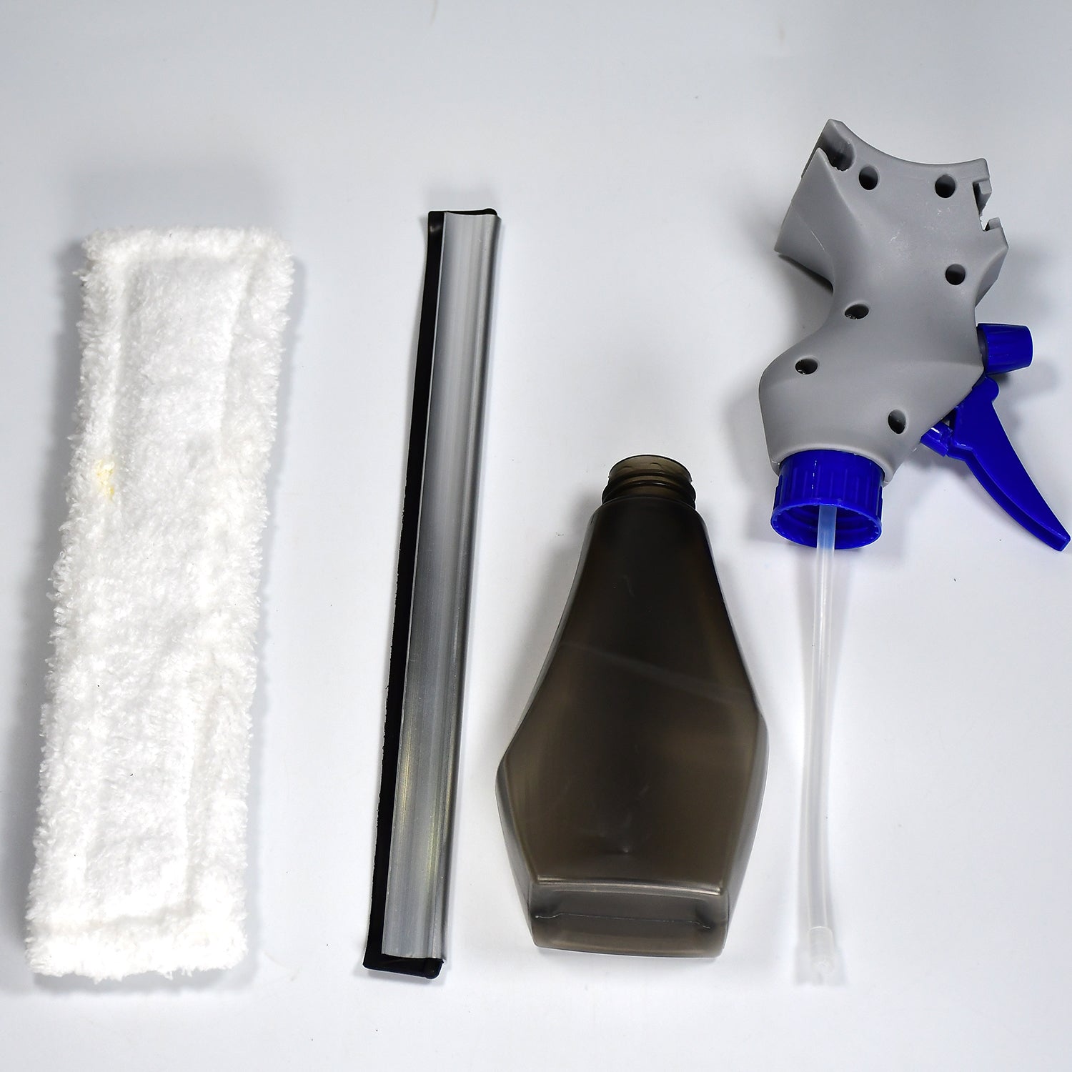 4946 Plastic Easy Glass Cleaner 3 in 1 Spray Type Cleaning Brush, Pack of 1 DeoDap 4946 Plastic Easy Glass Cleaner 3 in 1 Spray Type Cleaning Brush, Pack of 1 DeoDap